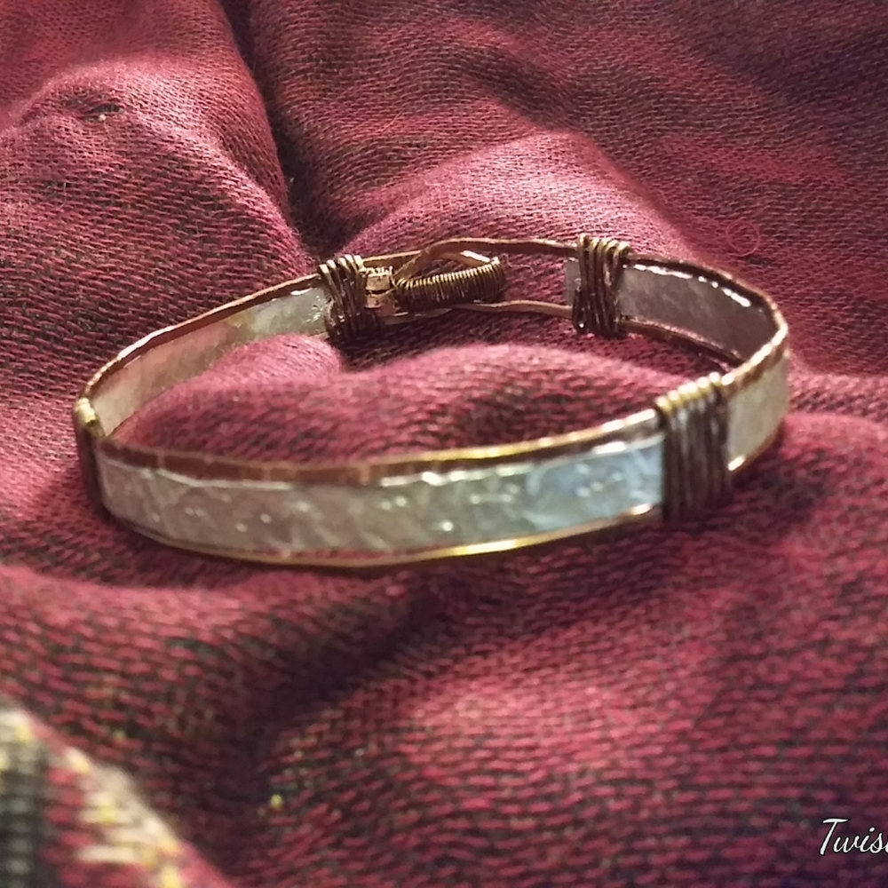 Handcrafted bangle bracelets - Picture 2 of 3